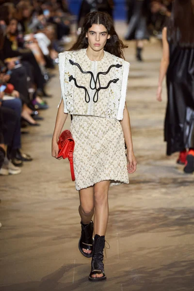 Look 26